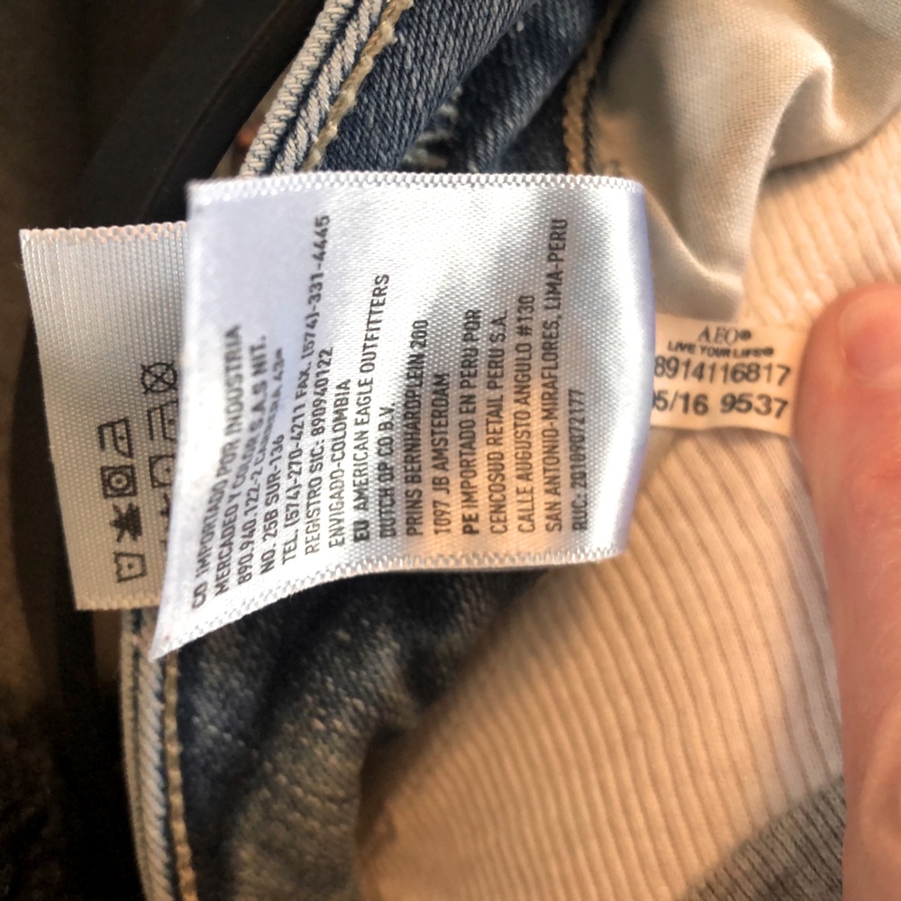HELP!!! Looking for American Eagle women’s size 6 long mid rise skinny stretch